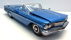 AMT 1:25 Scale 1960 Pontiac Bonneville Convertible Klaver Pro-Built Model