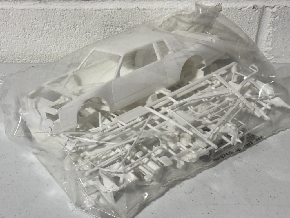 Monogram 1/24 1982 Buick Regal Body in White NASCAR Stock Car Model Kit NEW NOS