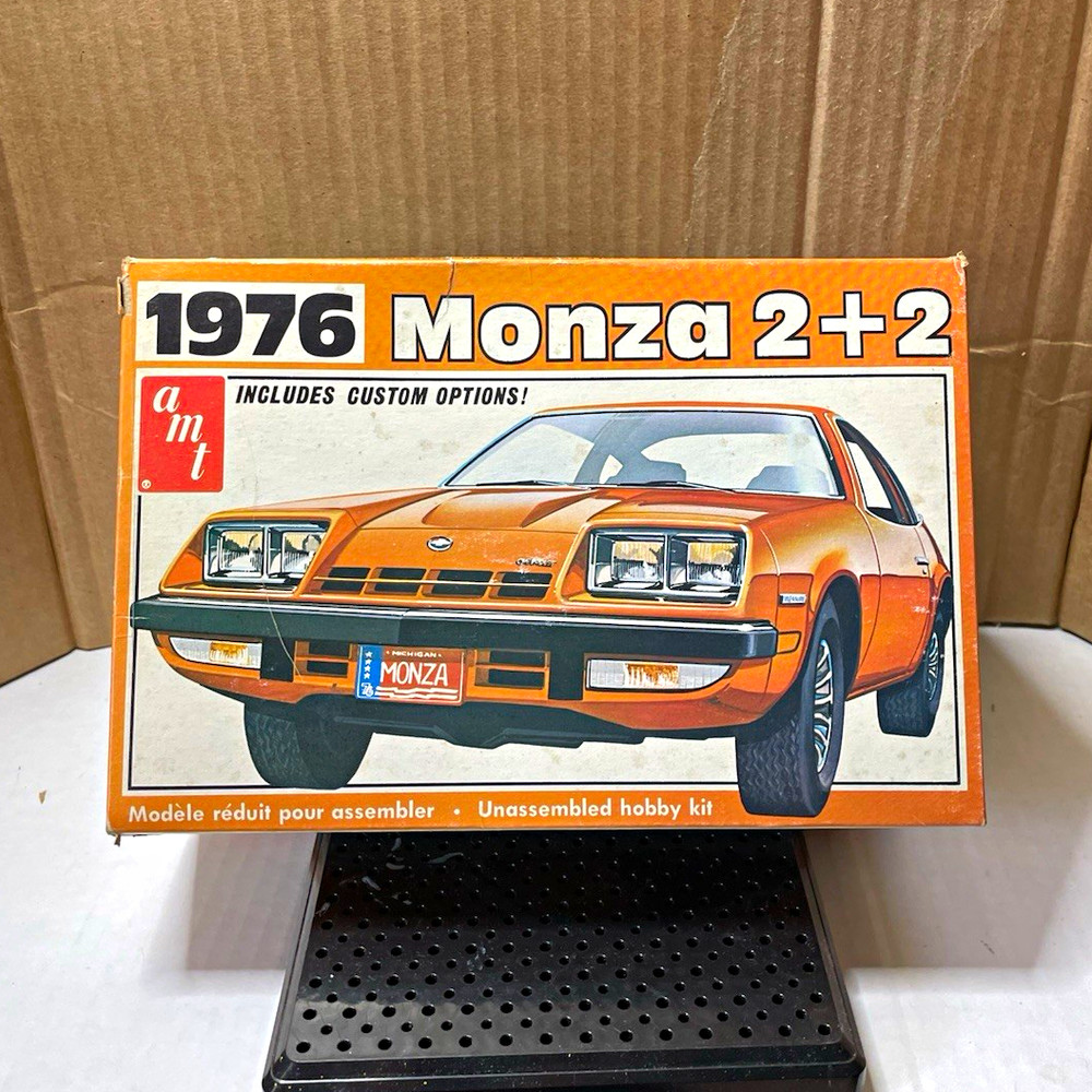 AMT Chevy 1976 Monza 2+2 Plastic Model Kit Unassembled 1:25 T469