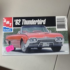 AMT 1962 Ford Thunderbird No.30081 1/25th Scale Sealed – NIB