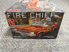 + AMT 1/25 Scale Fire Chief Plastic Model Kit T223 w/ Box – Partial Start