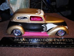 Lindberg 1:25 ’38 Custom Ford Van/Delivery Beautiful Built Old Model Car. !!