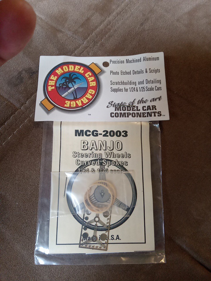 The Model Car Garage Banjo Steering Wheels Curved Spokes MCG-2003