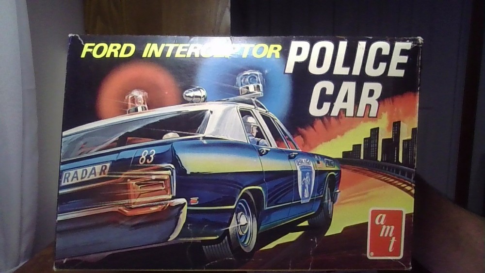 1/25 AMT 1970 FORD GALAXIE POLICE CAR/007 MOVIE CAR/ open older box parts SEALED