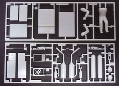 PARTS – DIORAMA TOOLS – RACING PIT CREW TOOLS and DRIVER – 1/24 SCALE
