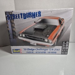 Revell RMX852596 1970 Dodge Challenger T/A Model Kit 1:25