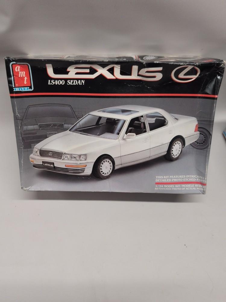 AMT ERTL Lexus LS400 Sedan 1:24 Scale Model Kit 6002 New Open Box Sealed Parts