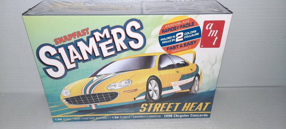 AMT Snapfast Slammers Street Heat 1998 Chrysler Concorde 1/25 Scale Model Kit