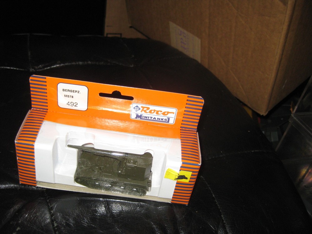 Mint in box Bergepznaer M578 by Roco in 1/87 scale #492