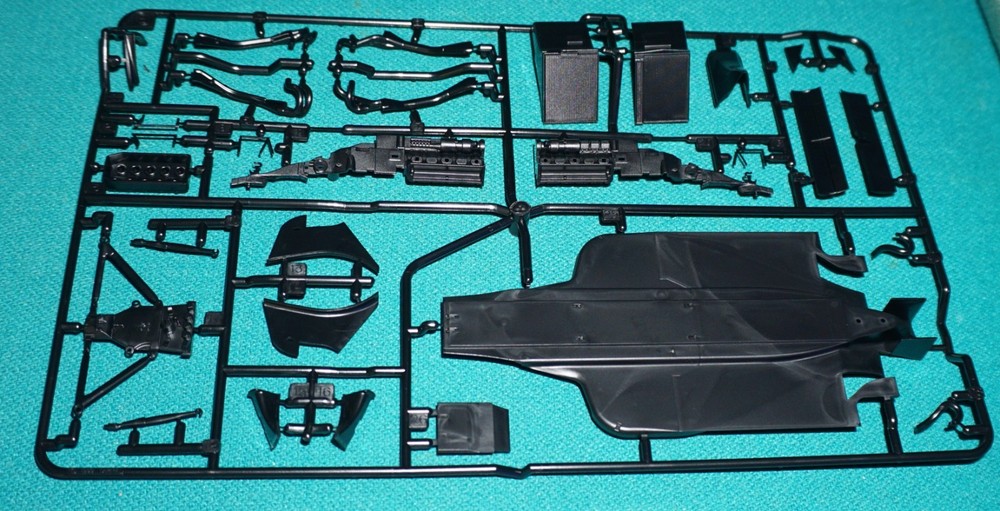 McLaren Mercedes MP4/13 F1 Tamiya 1/20 Sprue B Bottom Plate Engine Etc.