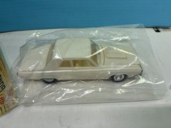 1/25 LINDBERG 1964 DODGE 330 S/S COLOR ME GONE BUILT MODEL CAR KIT OPEN B12