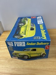 Vtg AMT 40 Ford Sedan Delivery Street Rods 1/25 T149 1974 Model Kit Pre-owned