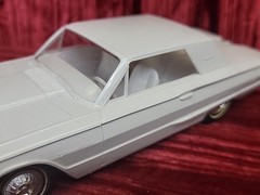 1964 Wimbledon White Ford Thunderbird T-Bird AMT Dealer Promo Friction Model Car