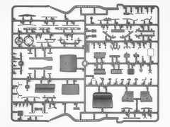 ICM 35471 – Admiral Cabriolet, WWII German Staff Car with Figures – Model Kit