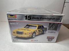 Revell Dale Earnhardt #15 Wrangler Ford Thunderbird NASCAR 1:24 Model Kit NEW