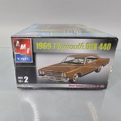 AMT ERTL 1969 Plymouth GTX 440 Street Custom 1:25 Model Kit Muscle 31930 SEALED