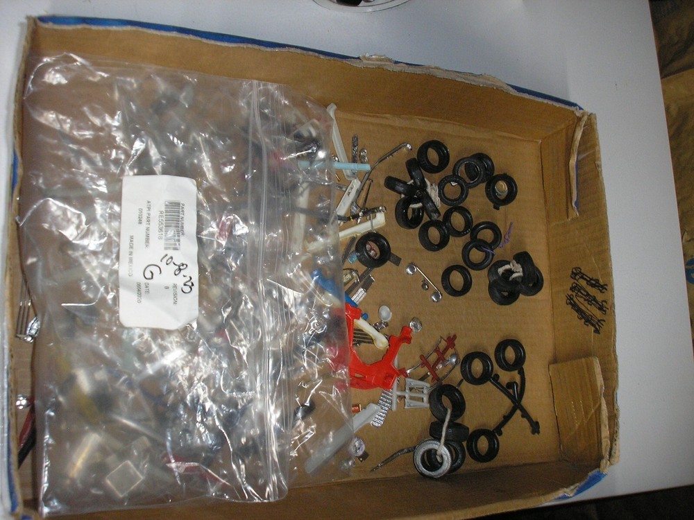 Vintage 1/25 1/24 ? Lot G of Car Truck parts for parts or restore Free SHIPPING