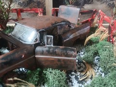 1957 CHEVY RUSTY JUNKER IN CORNER JUNKYARD DIORAMA SCENE /OPENING DOORS/TRUNK !!
