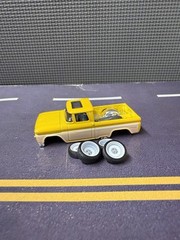 1:64 26″ Steel Smoothie White Wheels/Chrome Spider Cap on Low Profile Tires