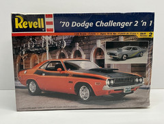 ’70 Dodge Challenger (2’n1) Revell 1:25 Model Kit #85-2596 (NEW)