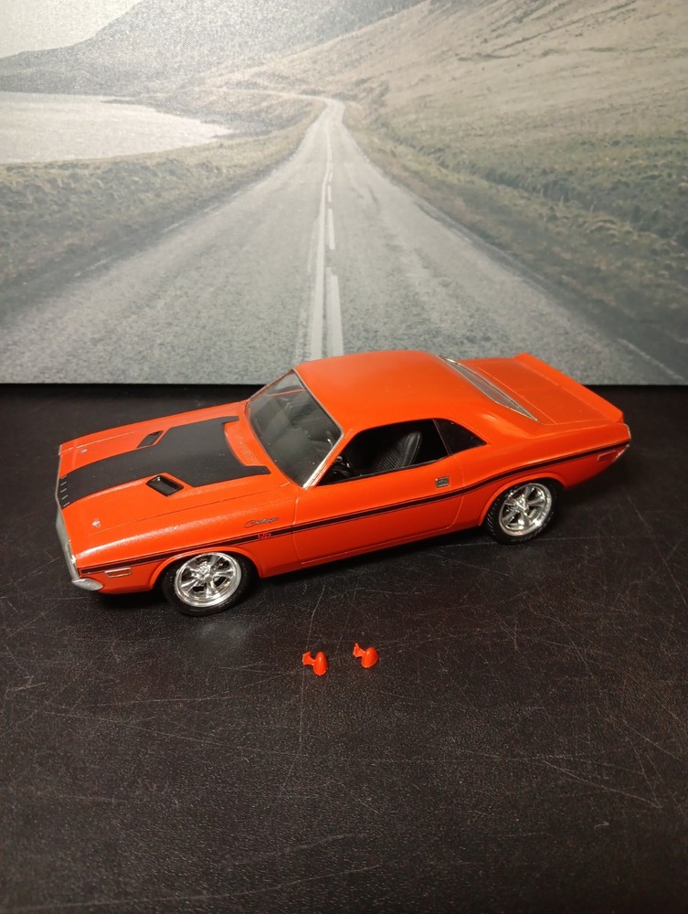 Revell Street Burner ’70 Dodge Challenger 2’n1 RT/ 1:25 Well Built Kit 4213 S6