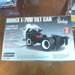 Lindberg Dodge L-700 Tilt Cab Truck Model Kit 1:25 Tilting Cab 73067