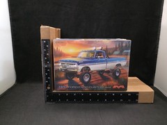 Moebius 1971 F-250 Custom 4×4 Pickup 1:25 Scale Plastic Model Kit 2567