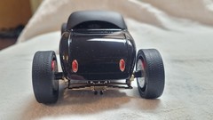 Cool Custom built up 1930-32 Ford Pro Touring Roadstr model car Gloss black 1/25