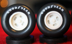 4 (GOOD/YEAR SUPER WIDE RACING SLICKS WIDE RACING WHEELS WITH STUDS & AXLES 1/25