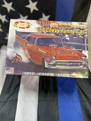 ATLANTIS H7172 TOM “Mongoose” McEWEN ’57 Chevy Funny Car 1/24 Model Kit