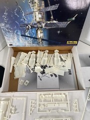 Heller Model 1/1600 MIR Russian Space Station (1:125) Complete / Opened