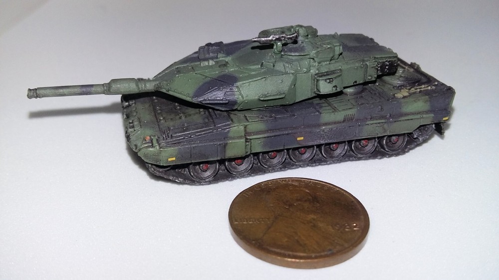 Takara 1/144 World Tank Museum 6. Swedish Strv.122 Leopard 2A5 Variant (#112)