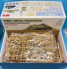 RyeField RFM RM 5131 1/35 Tiger I Initial Production w/Full Interior & Cutaway