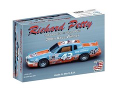 Salvino’s JR 1/24 Richard Petty 1984 Pontiac 200th Win Car Model Kit RPGP1984D
