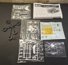 Revell, Trucks, ’41 Chevy Pickup, 2’n 1, 1/25, Sealed Parts Inside