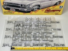 Aoshima 1/24 Kit TOYOTA 80 HILUX CUSTOM Ver.1 Hot Company Pick Up Unassembled
