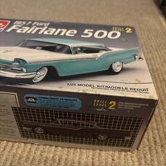 AMT 8028 1957 Ford Fairlane 500 Hardtop 3n1 1/25 Model Kit Never Built