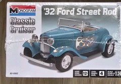 Monogram Classic Cruiser ’32 Ford Street Rod 1:24 Scale Model Car Kit Level 4