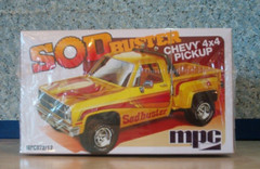 SOD BUSTER Chevy 4X4 Pickup 1:25 scale kit MPC Retro Deluxe Round 2 Models New