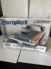 Revell 1/24 1970 Dodge Challenger Model Kit