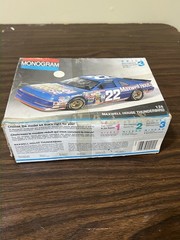 Monogram 1/24 1991 Maxwell House Thunderbird model 2942 Sterling Marlin New