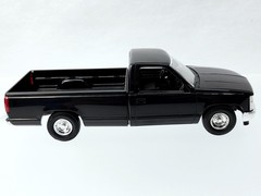 1988 CHEVROLET SILVERADO C-1500 SABRE BLACK PROMO MODEL KIT IN BOX VERY NICE!!!