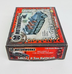 Motorworks SdKfz.7 8-Ton Halftrack w Figures 1:32 Plastic Model Kit 22010 NOB