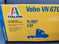Italeri 1:24 Volvo VN 670 Truck Plastic Model Kit Unassembled 3827