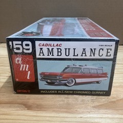 AMT 1395 1959 Cadillac Ambulanc w/ Gurney 1:25 Plastic Model Kit FACTORY SEALED