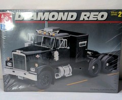 ✨VINTAGE✨ AMT Diamond Reo Tractor 1993 Rare Box 1:25 Model Kit 8137 SEALED