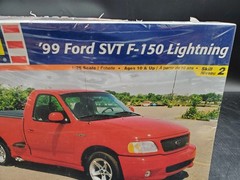 😎🚦Revell 1:25 Model Kit #85-7665 1999 Ford SVT F-150 Lightning see photos 🔥😎