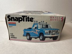 Monogram Snaptite Ford Bronco 1/32 Model Kit #1077 1991 (STARTED / PARTS KIT)
