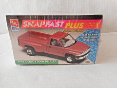 AMT Snap Fast Plus 1996 Dodge Ram Dually #8237 Model Kit 1/25 NOS