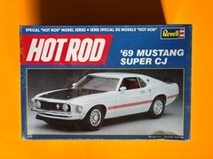 HOT ROD 1969 FORD MUSTANG SUPER CJ COUPE MODEL KIT 2 REVELL 1/25 SCALE COOL LOOK